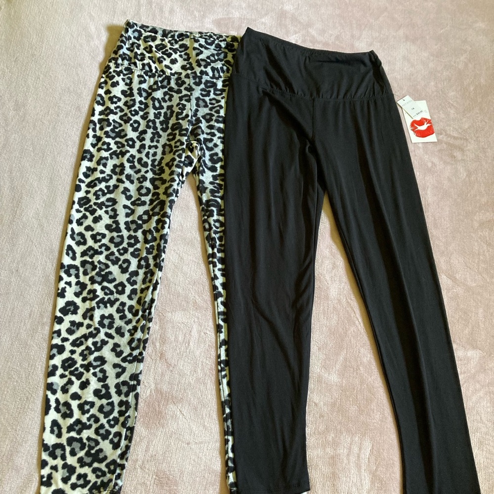 NWT~2 Pairs Hot Kiss Leggings~Black and Black Leopard
